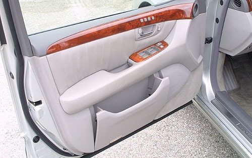 2002 Lexus LS 430 Interior Detail