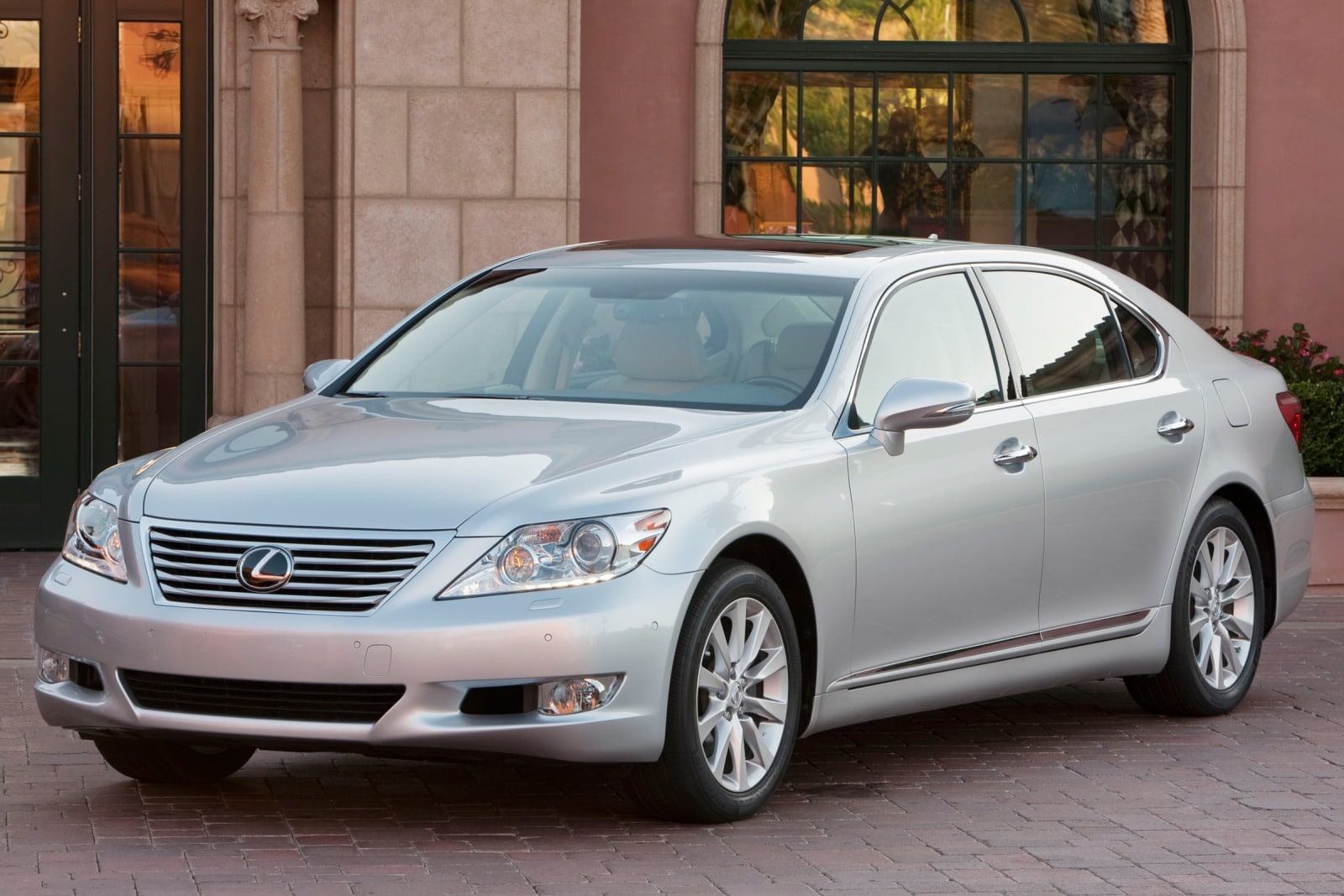 2010 Lexus LS 460 Review & Ratings | Edmunds