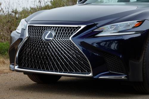 2020 Lexus LS 500h Sedan Front Badge