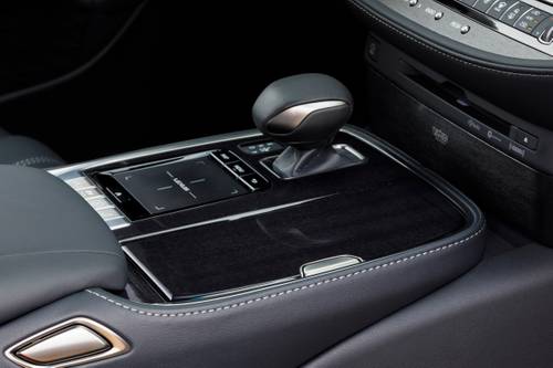 2020 Lexus LS 500h Sedan Shifter