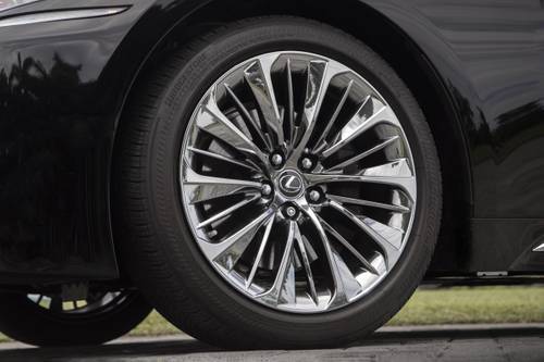 2020 Lexus LS 500h Sedan Wheel