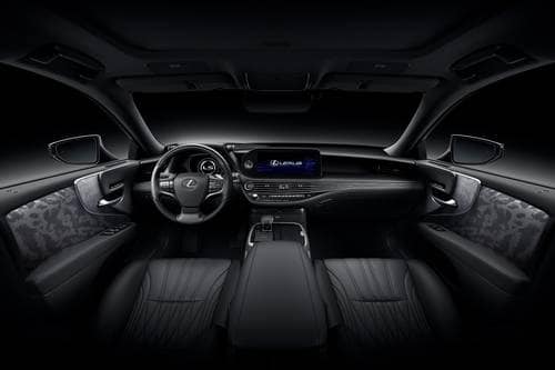 2025 Lexus LS 500h Sedan Dashboard