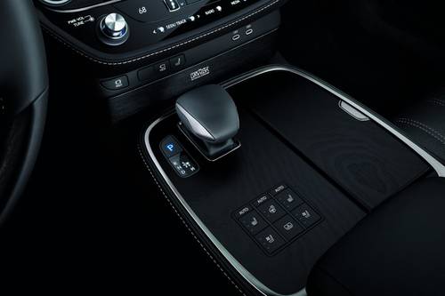 2025 Lexus LS 500h Sedan Shifter