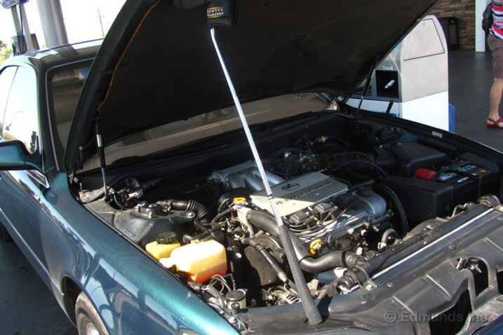 Reed discovered how to prop open the hood, in a gas station in Utah: his Scotty Cameron putter.