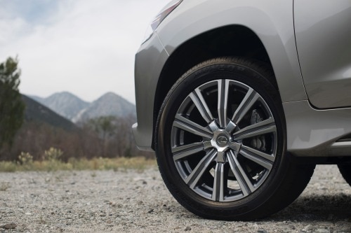 Lexus LX 570 4dr SUV Wheel