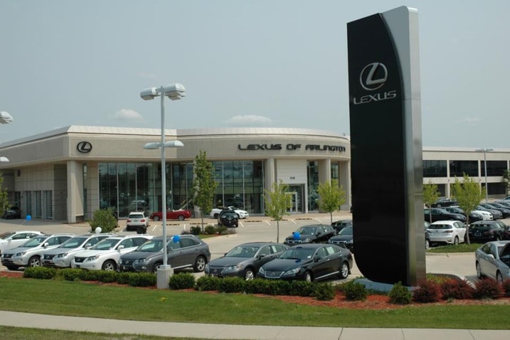 Bob Rohrman Lexus Of Arlington Adds Amenities To Win Customers Edmunds Bob Rohrman Lexus Of Arlington Adds Amenities To Win Customers