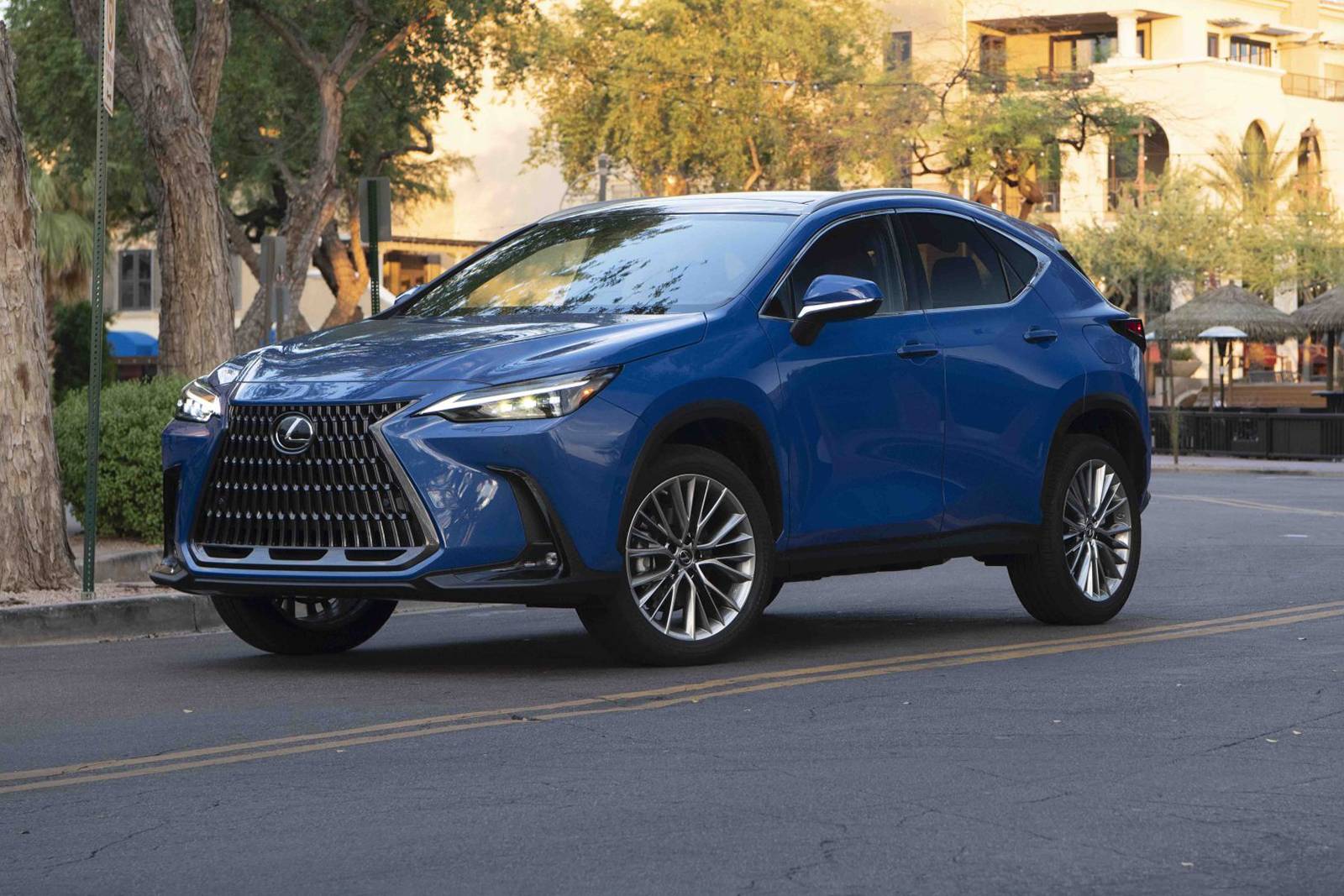 2023 Lexus NX 350h Review & Ratings | Edmunds