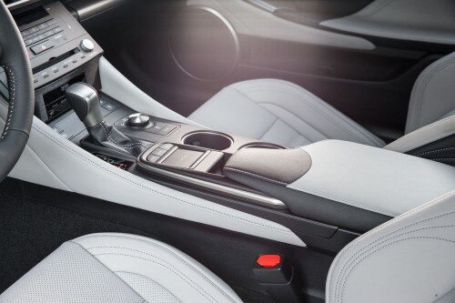 Lexus RC 350 Coupe Center Console