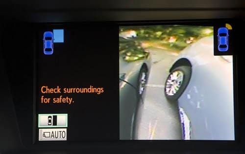2010 Lexus RX 450h Rearview Camera Display Detail