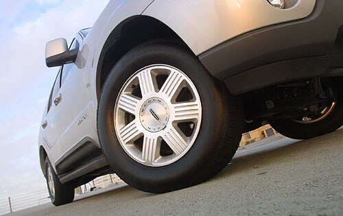 2003 Lincoln Aviator Pictures 59 Photos Edmunds