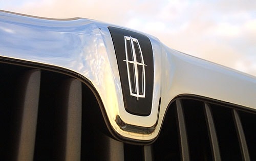 2004 Lincoln Aviator Front Badging