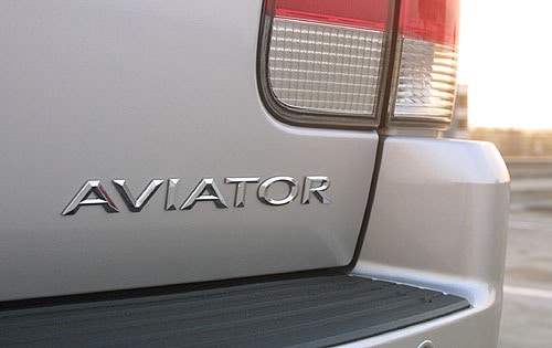 2004 Lincoln Aviator Rear Badging