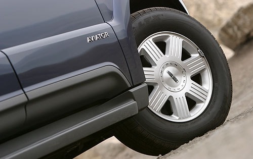 2004 Lincoln Aviator Wheel Detail