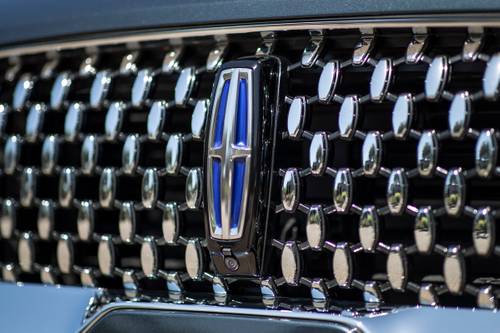 Lincoln Aviator Grand Touring 4dr SUV Front Badge