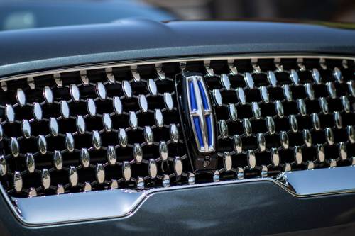 Lincoln Aviator Grand Touring 4dr SUV Front Badge
