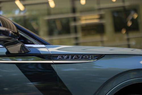 2025 Lincoln Aviator Black Label 4dr SUV Front Badge