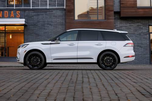 2025 Lincoln Aviator Reserve 4dr SUV Profile. Jet Package Shown.