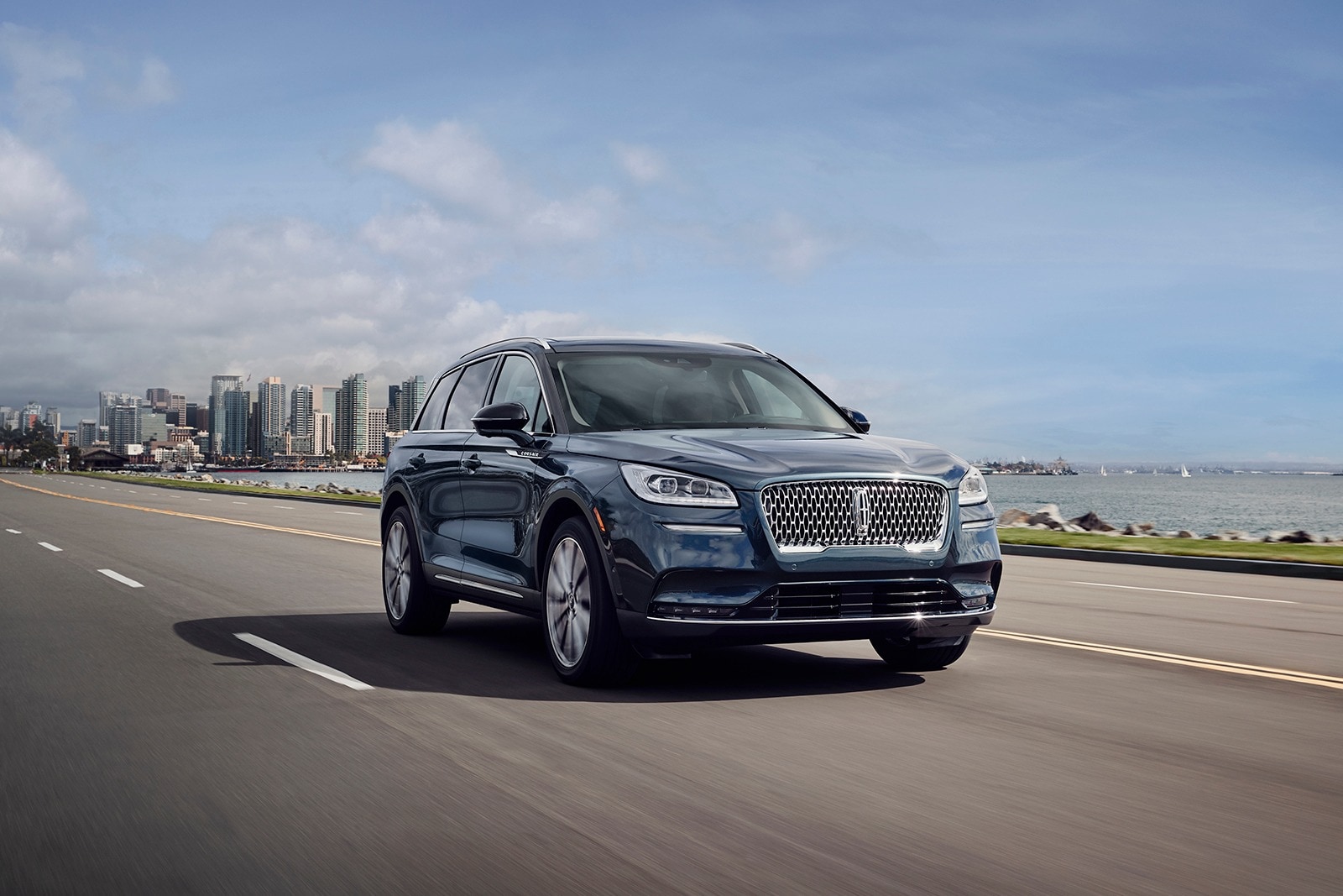 2020 Lincoln Corsair: Big Features in a Small SUV | Edmunds