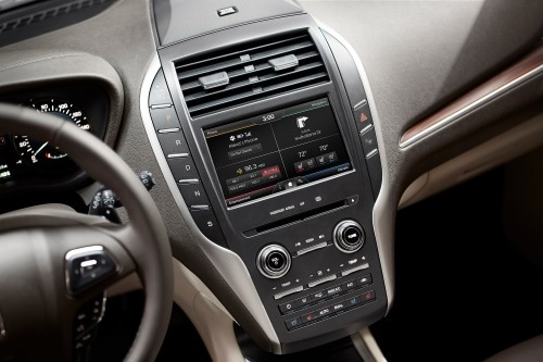 2018 Lincoln MKC Select 4dr SUV Center Console