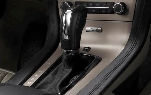 2012 Lincoln MKT Shifter Detail