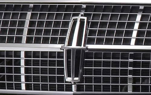 2008 Lincoln MKX Front Grille and Badging