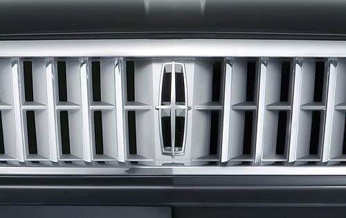 2009 Lincoln MKZ Front Grille and Badging