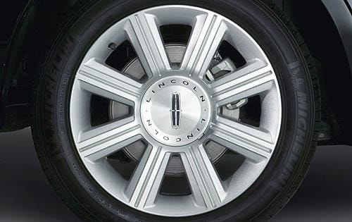 2009 Lincoln MKZ Wheel Detail