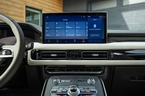 Lincoln Nautilus Black Label 4dr SUV Center Console