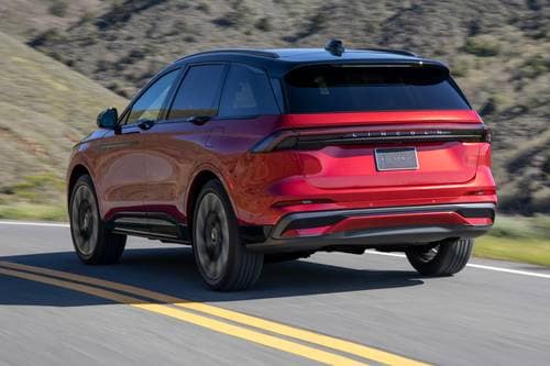 2026 Lincoln Nautilus Reserve 4dr SUV Exterior. Jet Appearance Package Shown.
