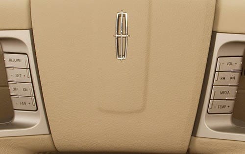 2007 Lincoln Navigator L Luxury Steeringwheel Controls Detail