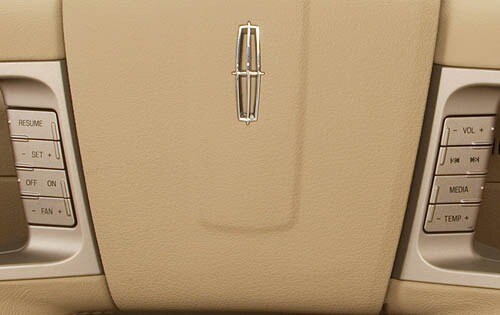 2008 Lincoln Navigator L Luxury Steering Wheel Controls Detail