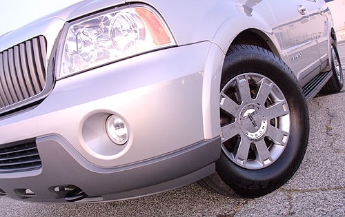 2003 Lincoln Navigator Wheel Detail Shown