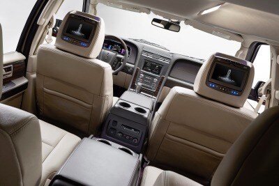 Used 2016 Lincoln Navigator Pictures 38 Photos Edmunds 2016 Lincoln Navigator Reserve 4dr Suv Rear Interior