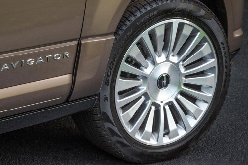 2016 Lincoln Navigator Reserve 4dr SUV Wheel