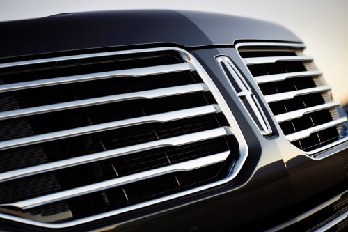 2017 Lincoln Navigator Reserve 4dr SUV Front Badge