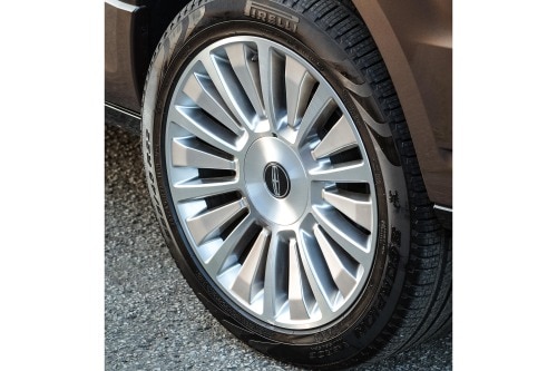 2017 Lincoln Navigator Reserve 4dr SUV Wheel