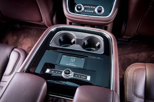 Lincoln Navigator L Black Label 4dr SUV Cupholders