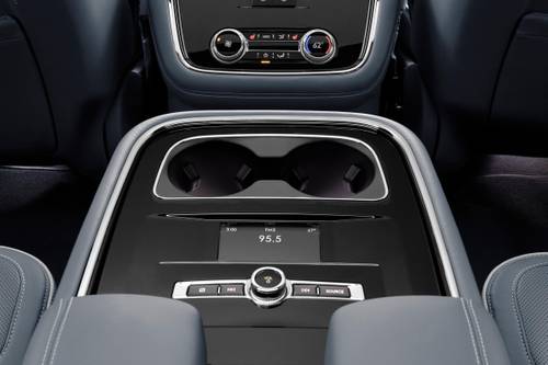 Lincoln Navigator Black Label 4dr SUV Cupholders
