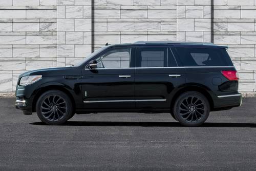 Lincoln Navigator Reserve 4dr SUV Profile. Monochromatic Package Shown.