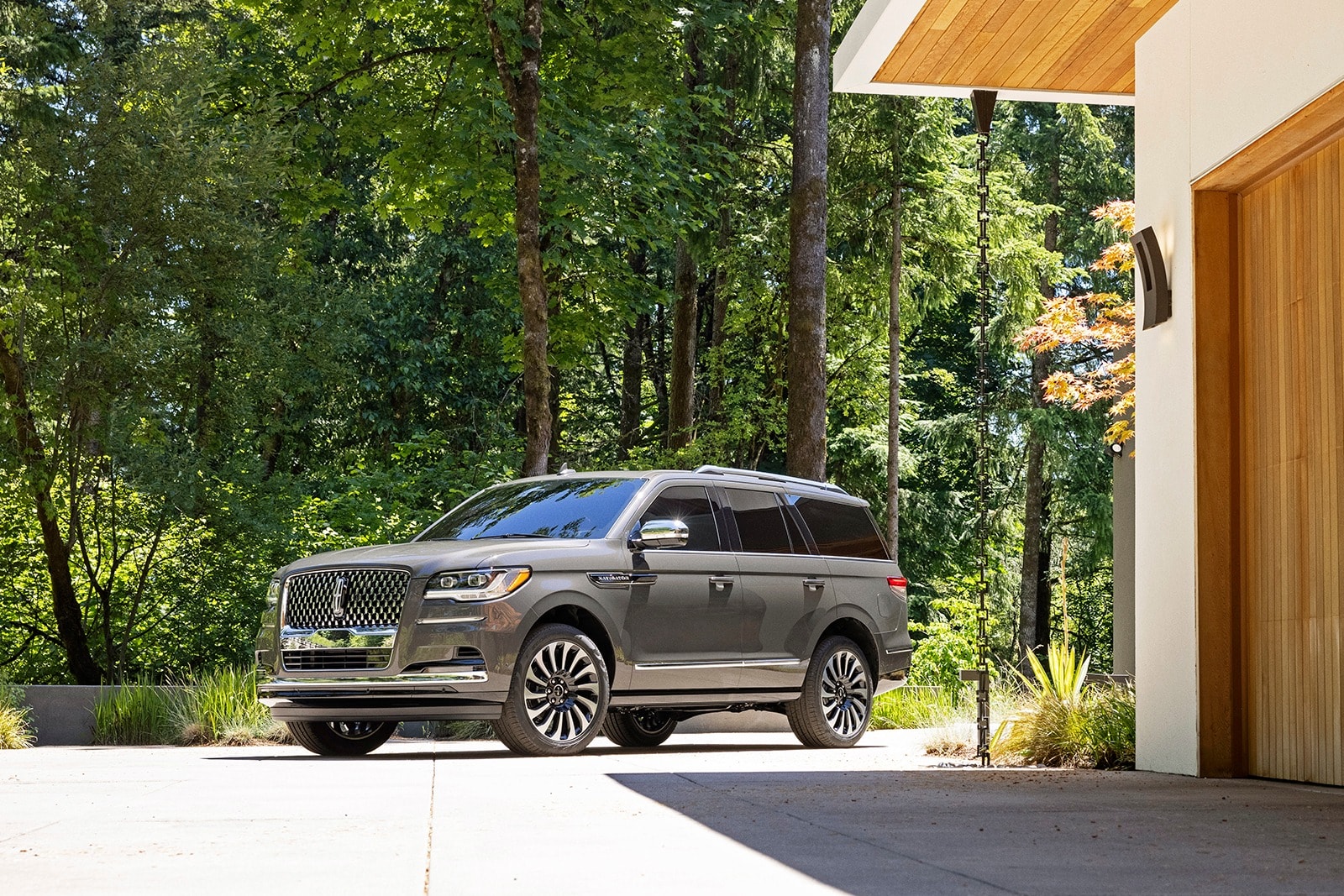 Driven: 2022 Lincoln Navigator Adds Flash but Still Needs to Fine-Tune Some Basics