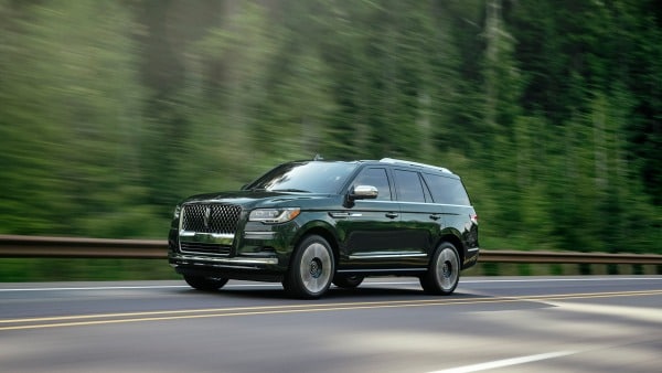 The 2022 Lincoln Navigator Starts From $78,005, Just Five Bucks More Than in 2021