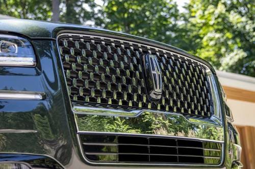Lincoln Navigator Black Label 4dr SUV Front Badge
