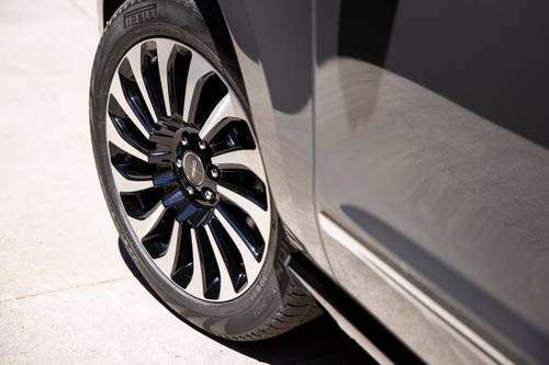 Lincoln Navigator Black Label 4dr SUV Wheel