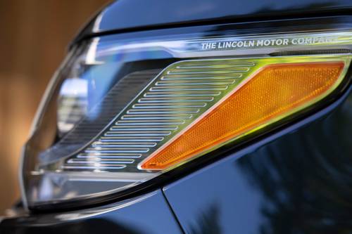 Lincoln Navigator Reserve 4dr SUV Headlamp Detail