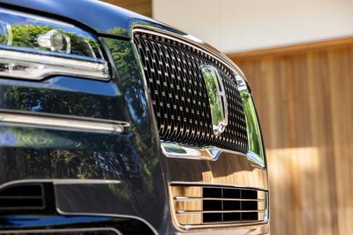 Lincoln Navigator Reserve 4dr SUV Front Badge