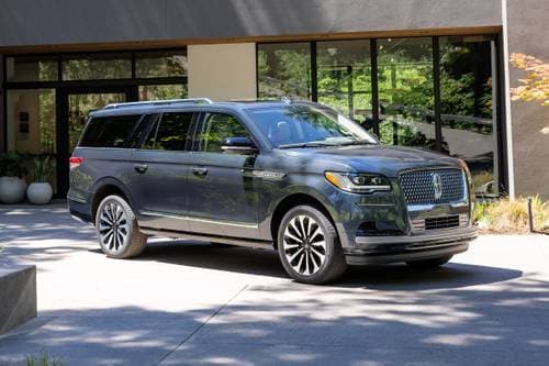 Lincoln Navigator Reserve 4dr SUV Exterior Shown