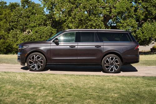 2025 Lincoln Navigator 4dr SUV Profile