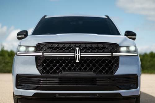 2025 Lincoln Navigator Reserve 4dr SUV Front Badge