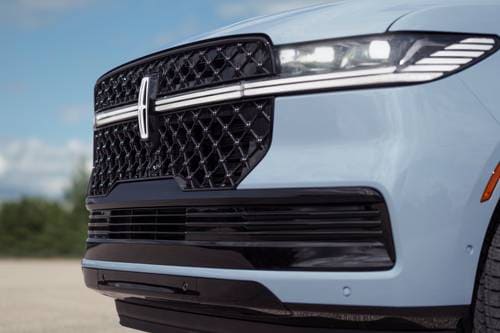 2025 Lincoln Navigator Reserve 4dr SUV Front Badge