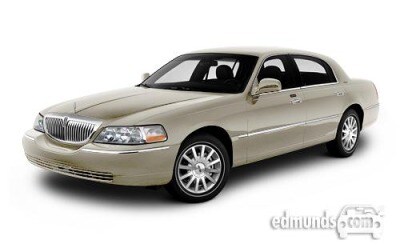 2007 Lincoln Town Car Consumer Reviews 24 Edmunds 2007 Lincoln Town Car In Light French Silk Clearcoat Metallic